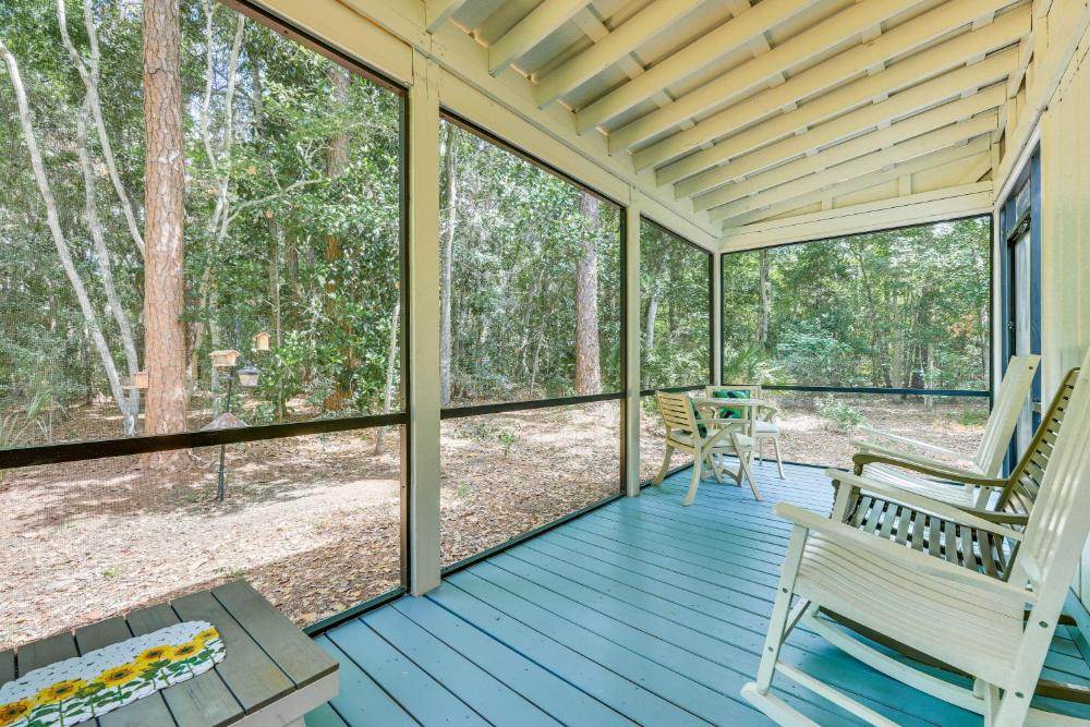 Rural Retreat! Florida Cottage with Screened Patio
